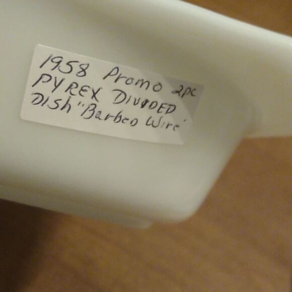 Pyrex 1958 Promo Divided Dish Barbed Wire with Divided Lid Cottagecore - Picture 3 of 7